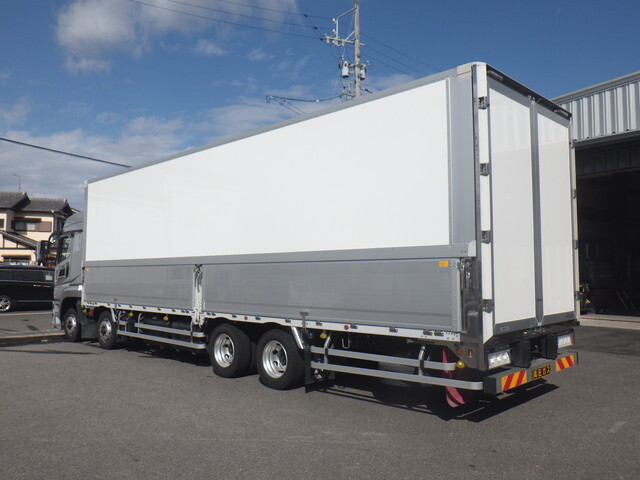 三菱ふそうスーパーグレートアルミウイング大型（10t）[写真02]