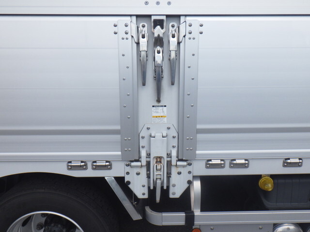 三菱ふそうスーパーグレートアルミウイング大型（10t）[写真21]