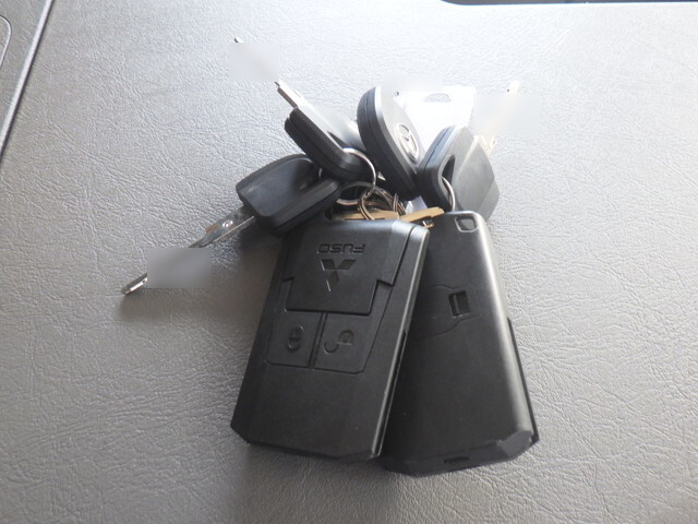 三菱ふそうスーパーグレートアルミウイング大型（10t）[写真26]