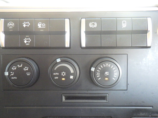 三菱ふそうスーパーグレートアルミウイング大型（10t）[写真32]