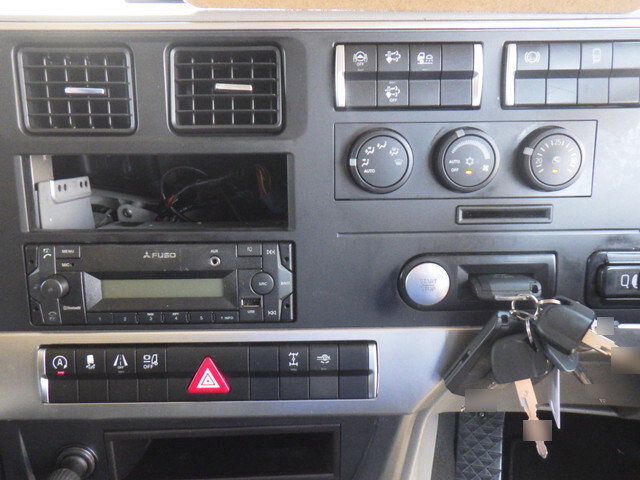 三菱ふそうスーパーグレートアルミウイング大型（10t）[写真34]