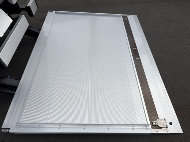 三菱ふそうキャンターアルミバン小型（2t・3t）[写真11]