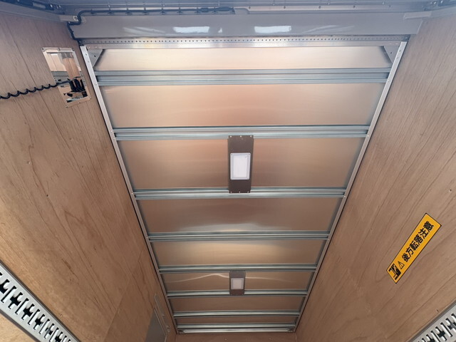 三菱ふそうキャンターアルミバン小型（2t・3t）[写真15]