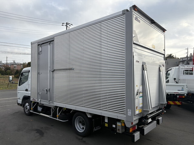 三菱ふそうキャンターアルミバン小型（2t・3t）[写真02]