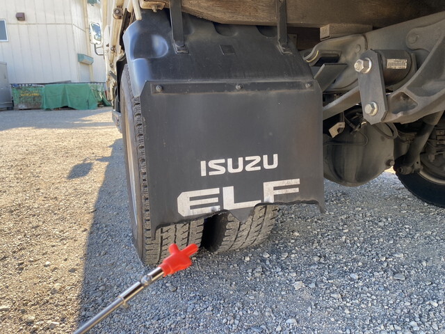 いすゞエルフ平ボディ小型（2t・3t）[写真27]