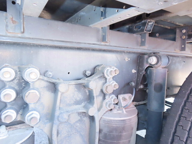 いすゞギガアルミウイング大型（10t）[写真12]