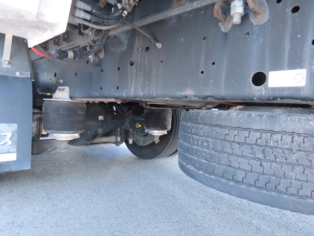 いすゞギガアルミウイング大型（10t）[写真13]