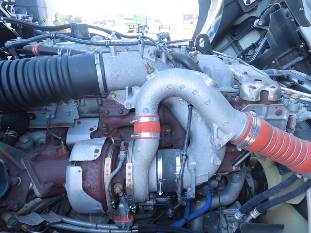 いすゞギガアルミウイング大型（10t）[写真18]