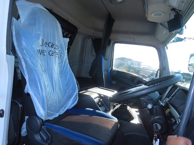 いすゞギガアルミウイング大型（10t）[写真22]