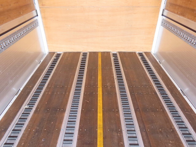 いすゞギガアルミウイング大型（10t）[写真29]