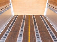 いすゞギガアルミウイング大型（10t）[写真30]