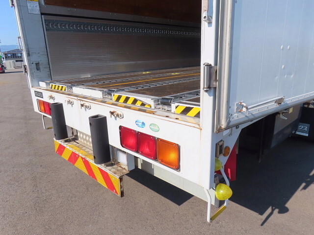 いすゞギガアルミウイング大型（10t）[写真31]