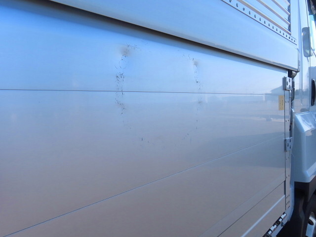 いすゞギガアルミウイング大型（10t）[写真35]