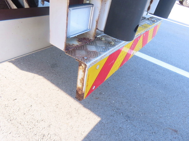 いすゞギガアルミウイング大型（10t）[写真38]