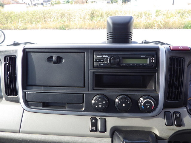 三菱ふそうキャンター平ボディ小型（2t・3t）[写真10]