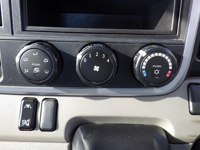 三菱ふそうキャンター平ボディ小型（2t・3t）[写真12]