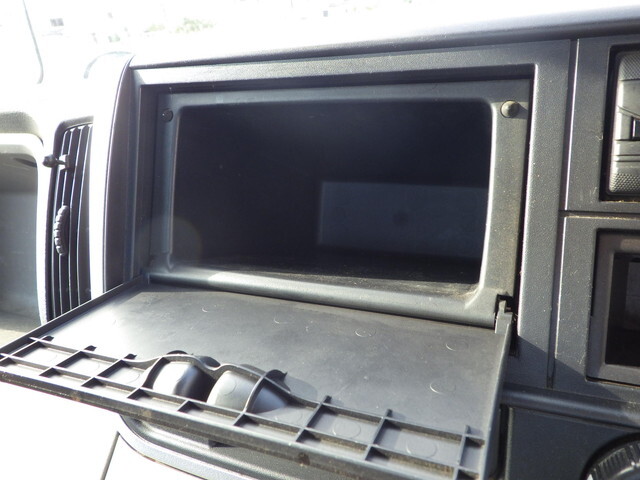 三菱ふそうキャンター平ボディ小型（2t・3t）[写真13]