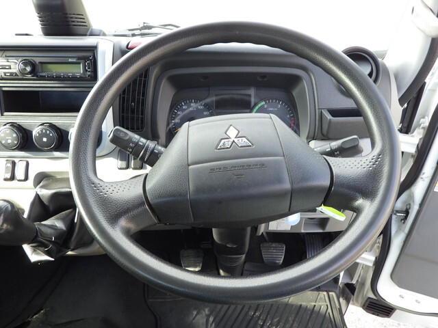 三菱ふそうキャンター平ボディ小型（2t・3t）[写真20]