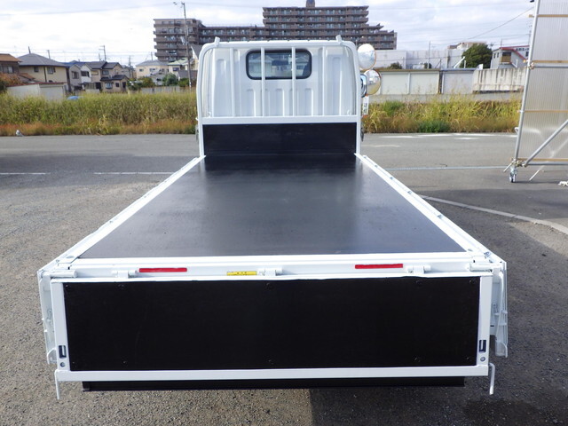 三菱ふそうキャンター平ボディ小型（2t・3t）[写真24]