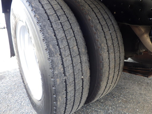 三菱ふそうキャンター平ボディ小型（2t・3t）[写真25]