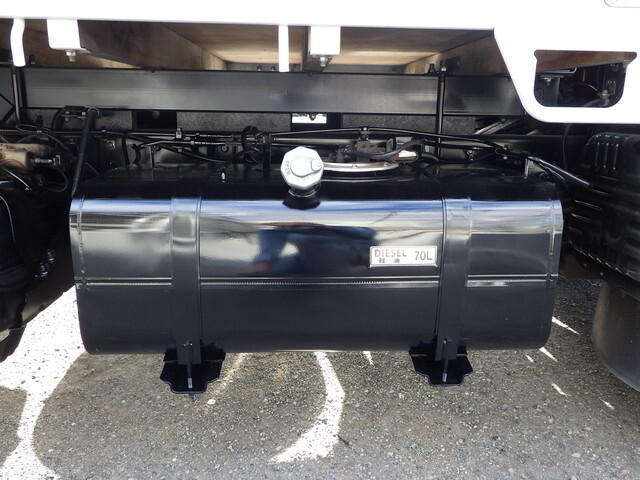 三菱ふそうキャンター平ボディ小型（2t・3t）[写真26]