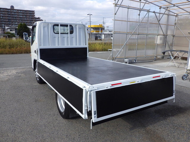 三菱ふそうキャンター平ボディ小型（2t・3t）[写真03]