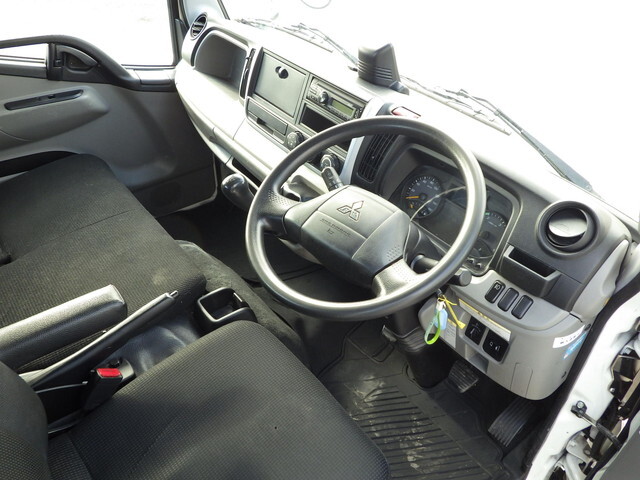 三菱ふそうキャンター平ボディ小型（2t・3t）[写真07]