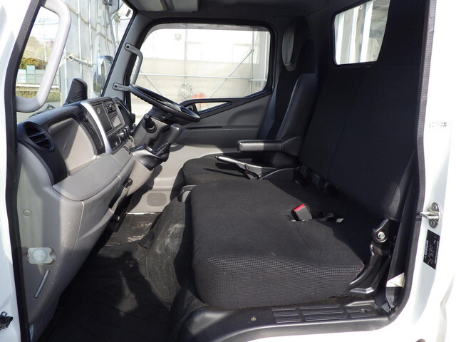 三菱ふそうキャンター平ボディ小型（2t・3t）[写真09]