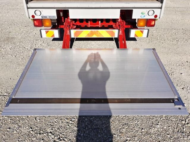 いすゞフォワードアルミウイング中型（4t）[写真13]