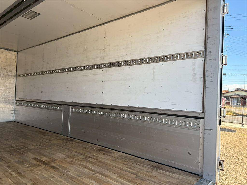 日野レンジャーアルミウイング中型（4t）[写真10]