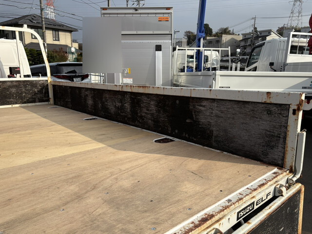 いすゞエルフクレーン4段小型（2t・3t）[写真11]