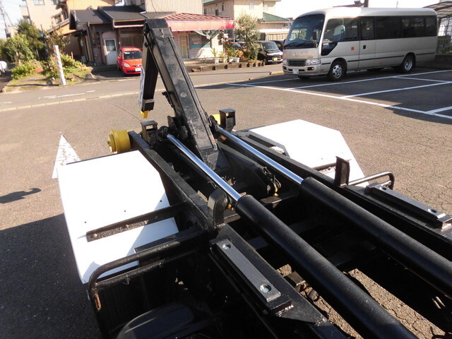 いすゞエルフコンテナ専用車小型（2t・3t）[写真12]