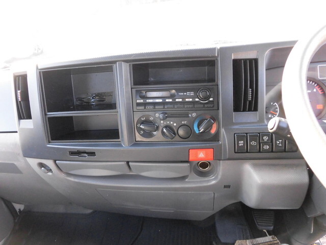 いすゞエルフコンテナ専用車小型（2t・3t）[写真26]