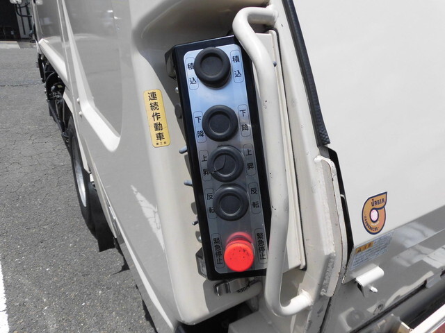 いすゞエルフパッカー車（塵芥車）小型（2t・3t）[写真10]