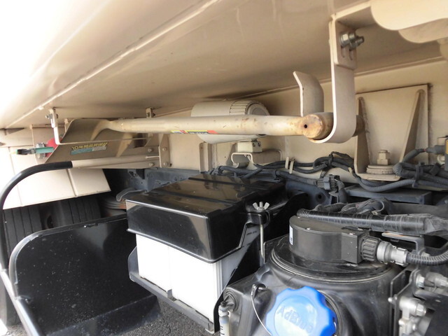 いすゞエルフパッカー車（塵芥車）小型（2t・3t）[写真24]