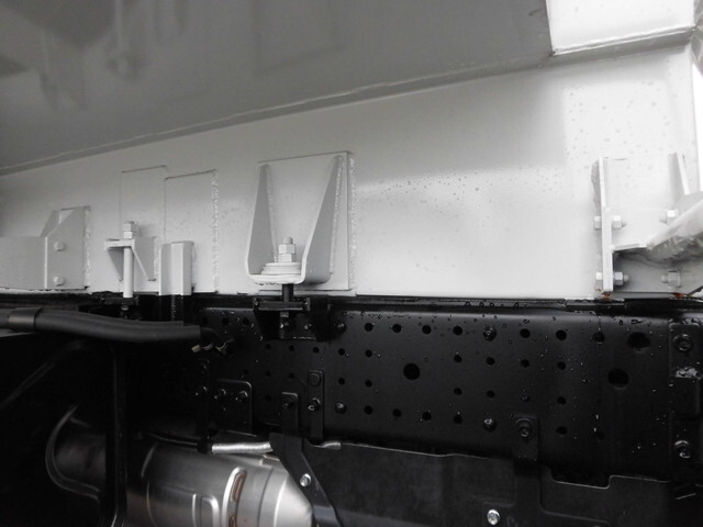 いすゞエルフパッカー車（塵芥車）小型（2t・3t）[写真24]