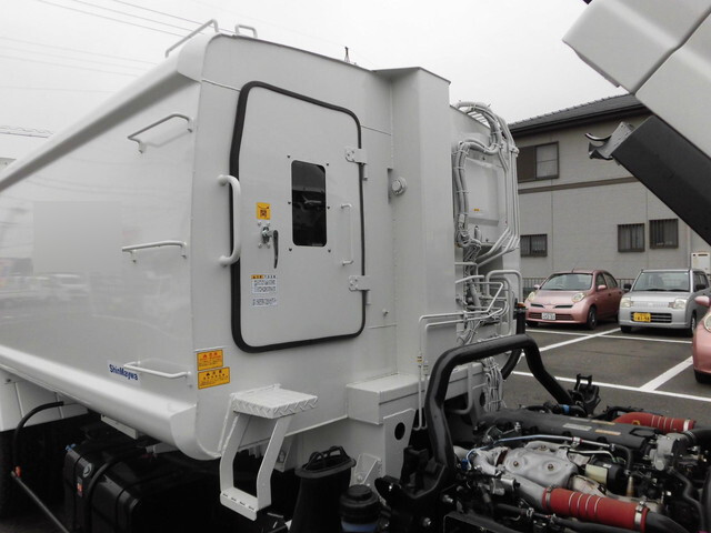 いすゞエルフパッカー車（塵芥車）小型（2t・3t）[写真09]