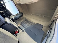 いすゞギガアルミウイング大型（10t）[写真13]