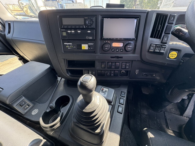 いすゞギガアルミウイング大型（10t）[写真14]