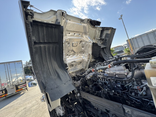 いすゞギガアルミウイング大型（10t）[写真19]