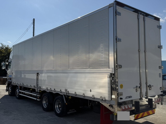 いすゞギガアルミウイング大型（10t）[写真02]