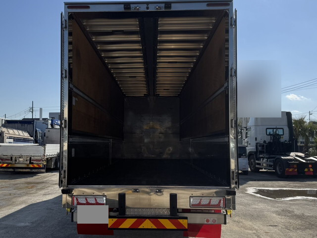 いすゞギガアルミウイング大型（10t）[写真23]