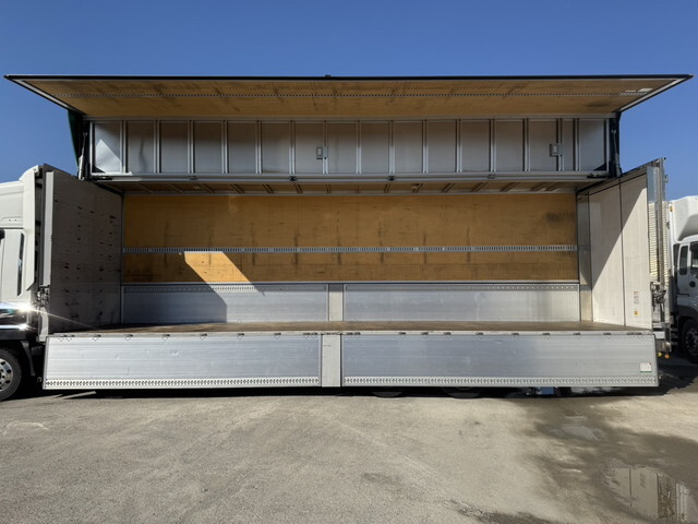 いすゞギガアルミウイング大型（10t）[写真24]