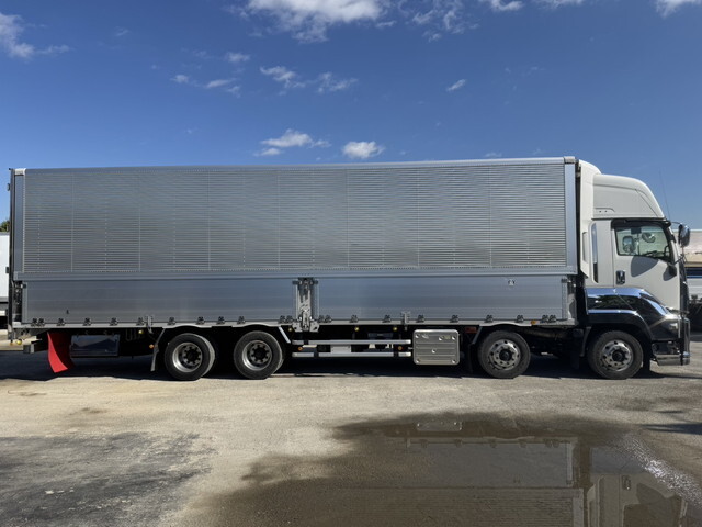 いすゞギガアルミウイング大型（10t）[写真06]