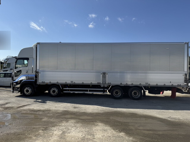 いすゞギガアルミウイング大型（10t）[写真08]