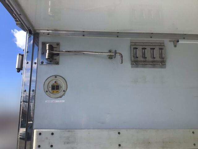 いすゞフォワード冷凍車（冷蔵車）中型（4t）[写真13]