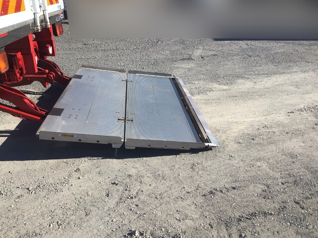 いすゞフォワード冷凍車（冷蔵車）中型（4t）[写真18]