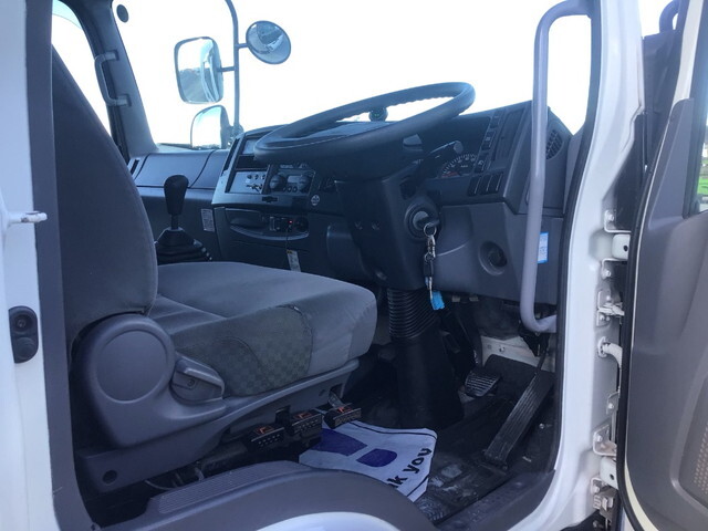 いすゞフォワード冷凍車（冷蔵車）中型（4t）[写真31]