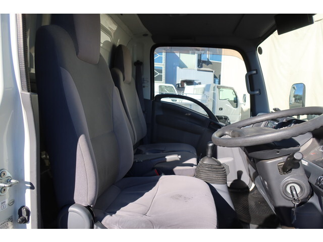 いすゞエルフ冷凍車（冷蔵車）小型（2t・3t）[写真30]