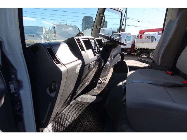 いすゞエルフ冷凍車（冷蔵車）小型（2t・3t）[写真40]